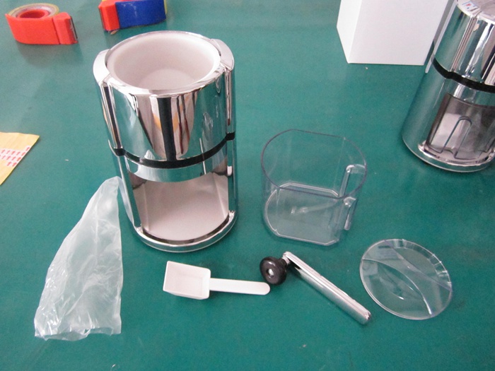  Plastic Manual Portable Ice Crusher